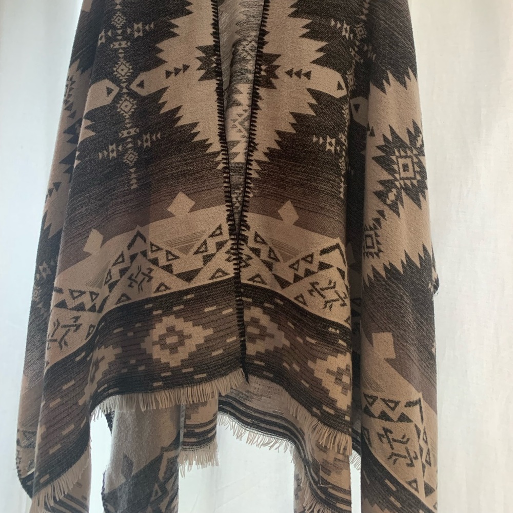 LAST CHANCE!! garage poncho cardigan shawl - Picture 2 of 2